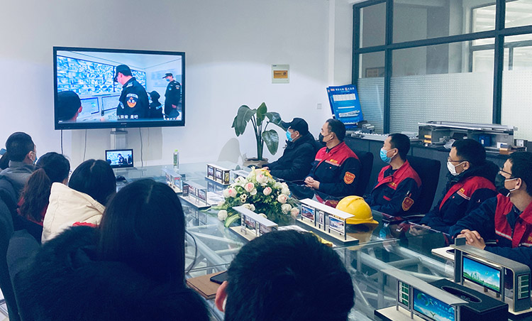榮大垃圾分類亭廠家組織員工觀看復(fù)工消防公開(kāi)課配圖一